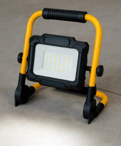 Foco Led Plano 30 Watt. Luz Blanca 4000º K IP 65 3300 Lumenes Con Asa de Transporte